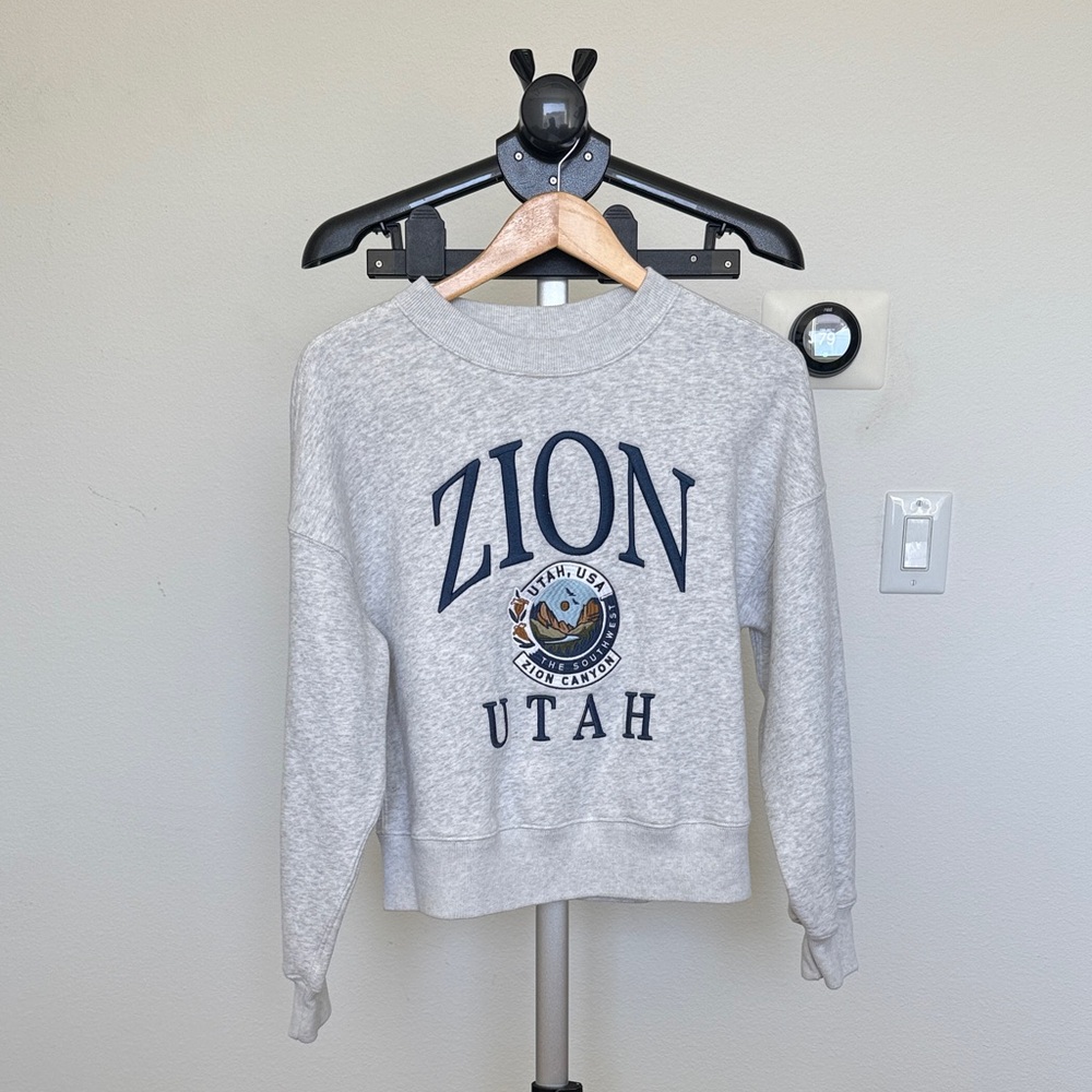 Abercrombie & Fitch Soft Cream Sweatshirt